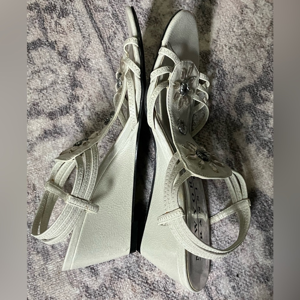 New York Transit Jeweled White Wedge Sandals 8 1/2M - Picture 4 of 7